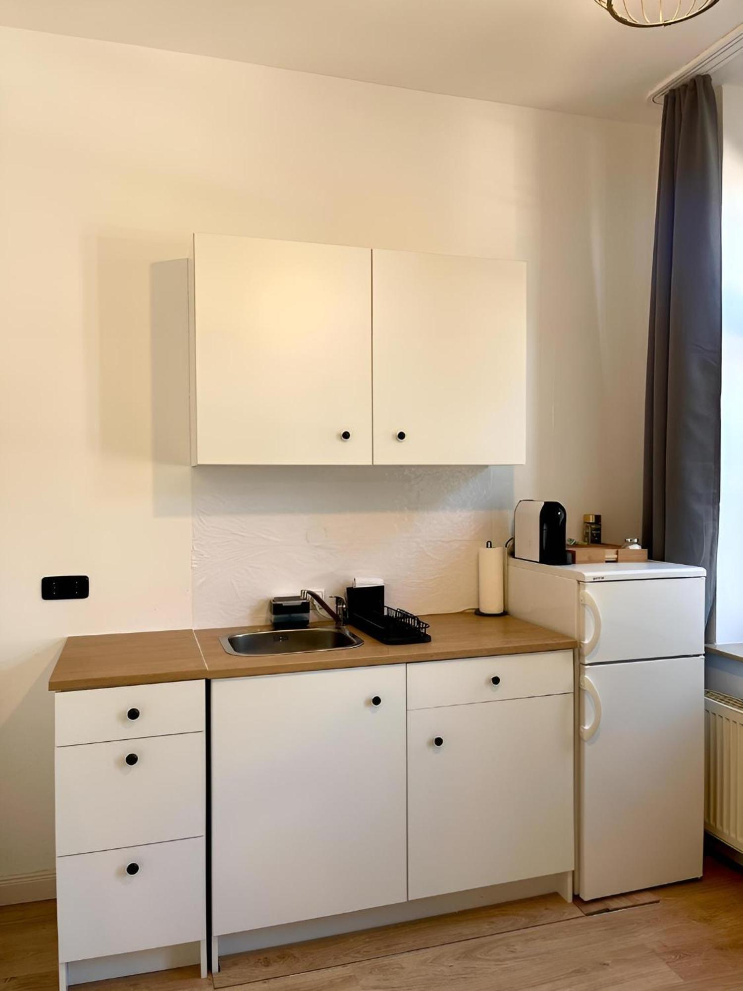 Raha Apartments - Charmantes Studio-Apartment - Hbf - Gratis Parkplatz Erfurt Esterno foto