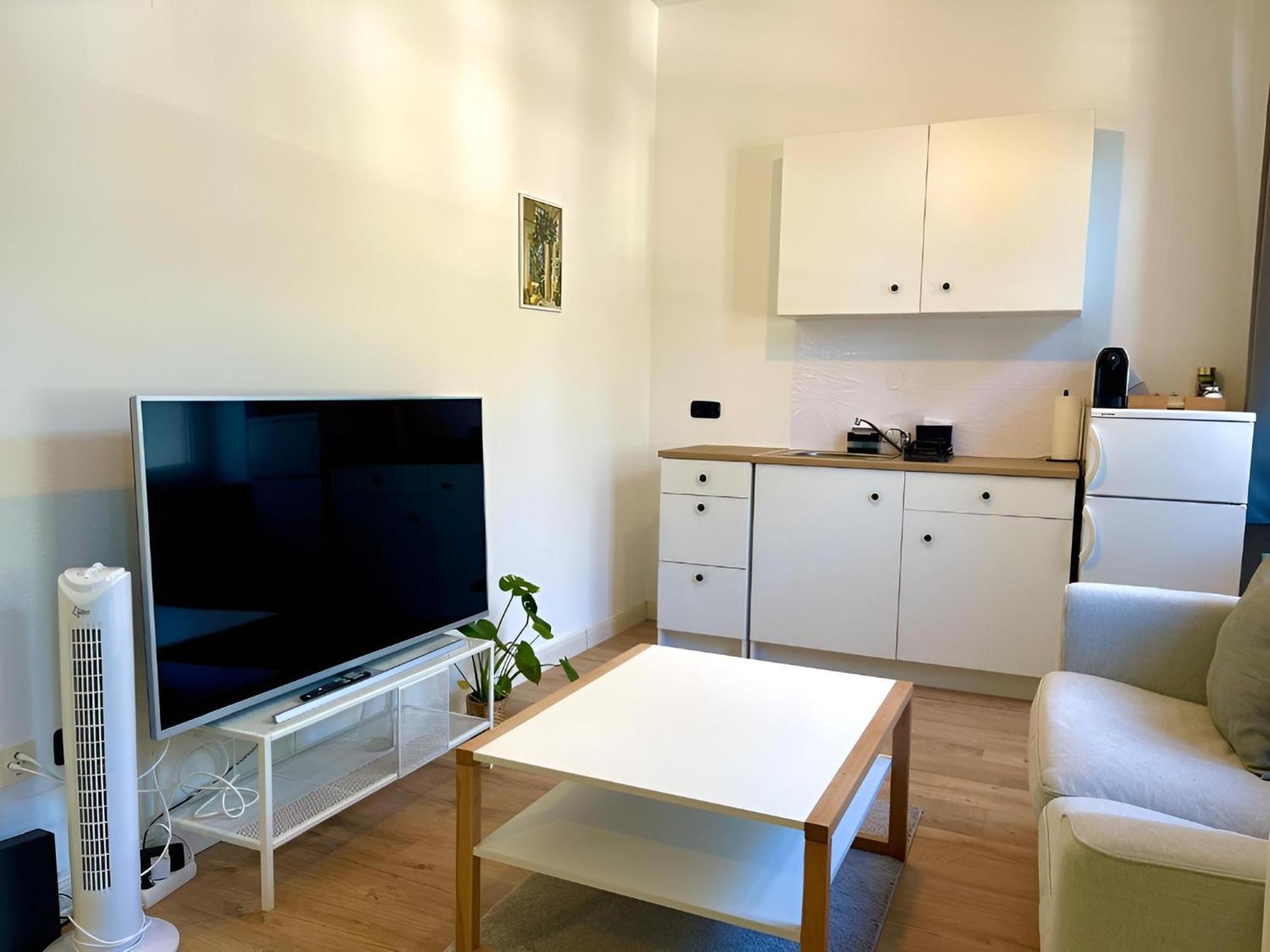 Raha Apartments - Charmantes Studio-Apartment - Hbf - Gratis Parkplatz Erfurt Esterno foto