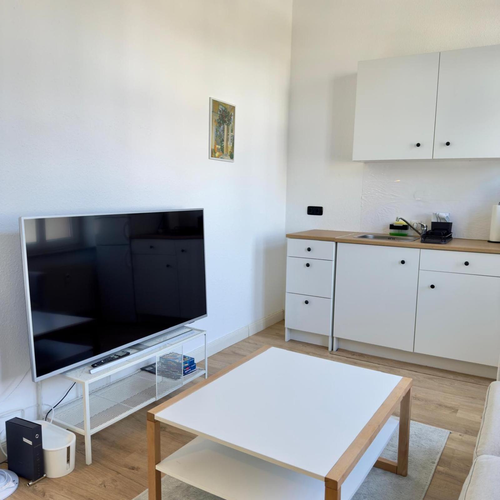 Raha Apartments - Charmantes Studio-Apartment - Hbf - Gratis Parkplatz Erfurt Esterno foto