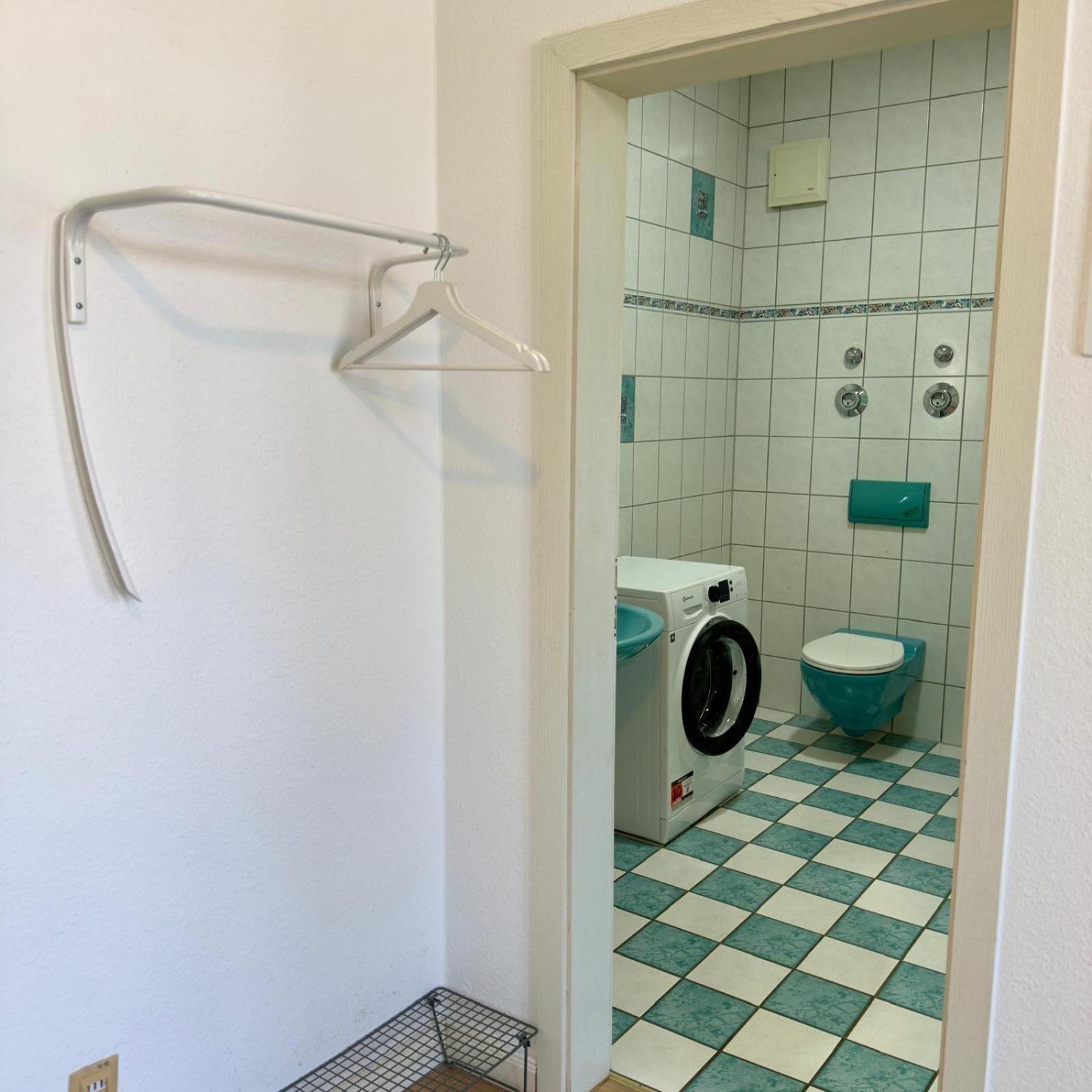 Raha Apartments - Charmantes Studio-Apartment - Hbf - Gratis Parkplatz Erfurt Esterno foto