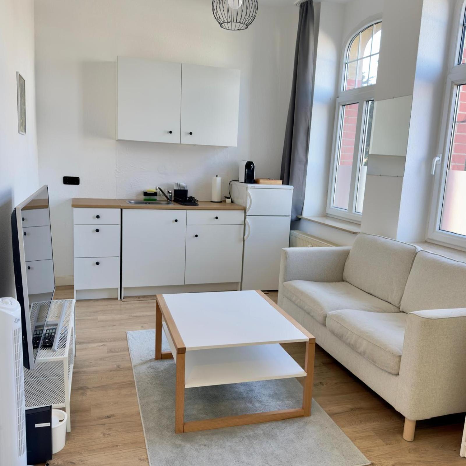 Raha Apartments - Charmantes Studio-Apartment - Hbf - Gratis Parkplatz Erfurt Esterno foto